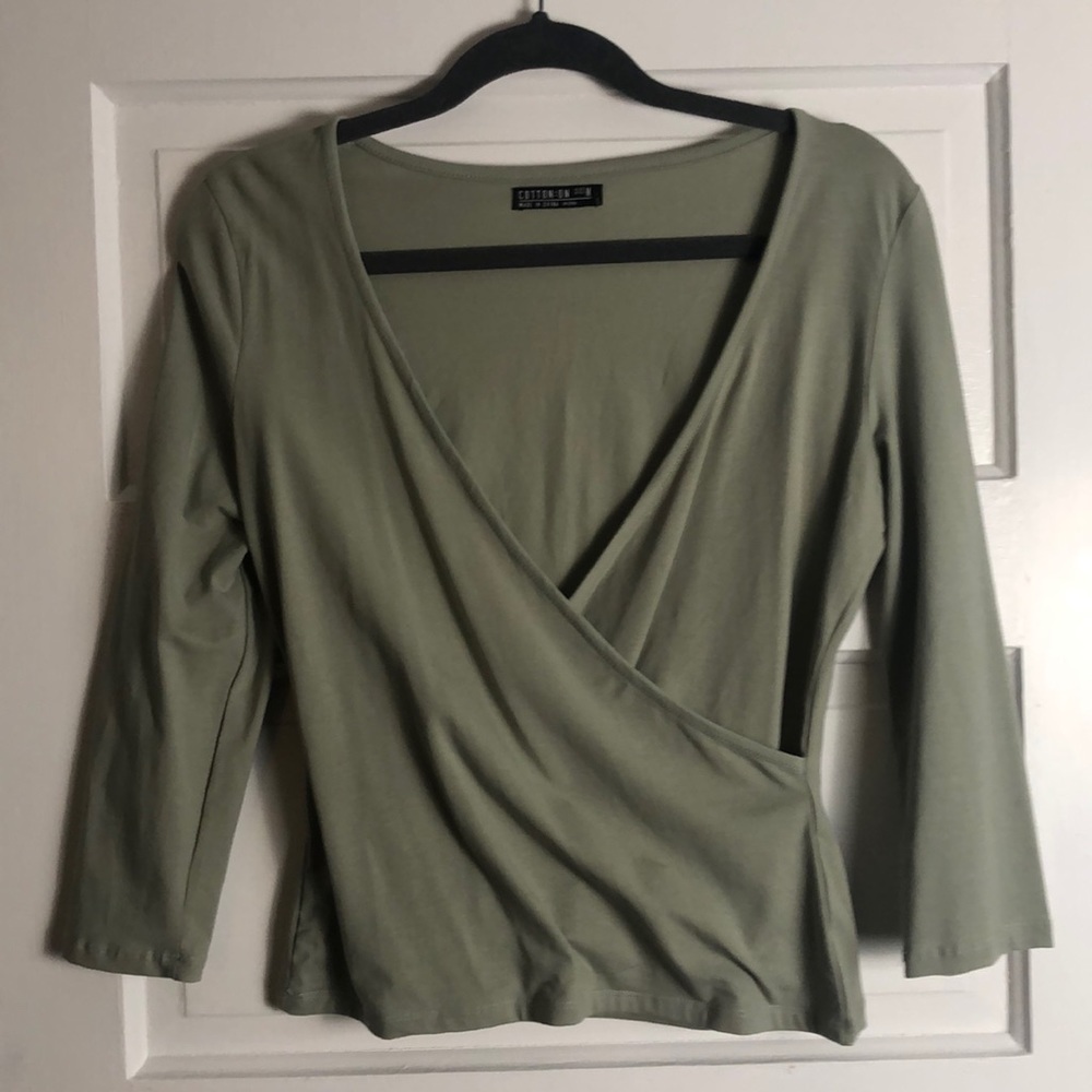 Olive green yoga top. Only worn to try on.